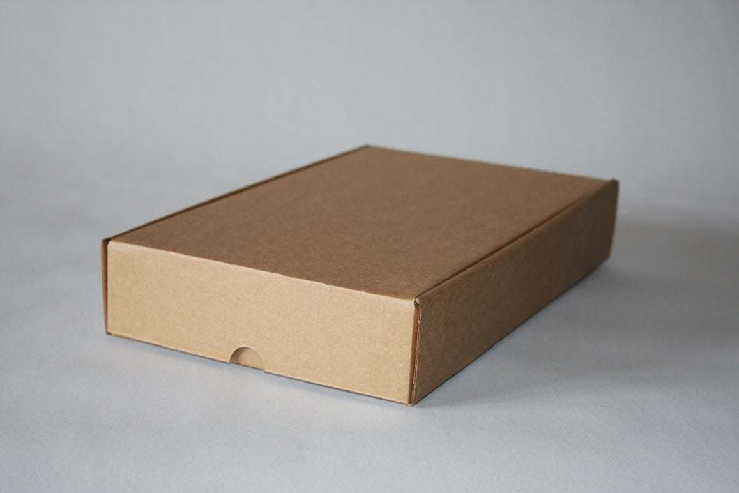 Box with folding lid (295x180x50)
