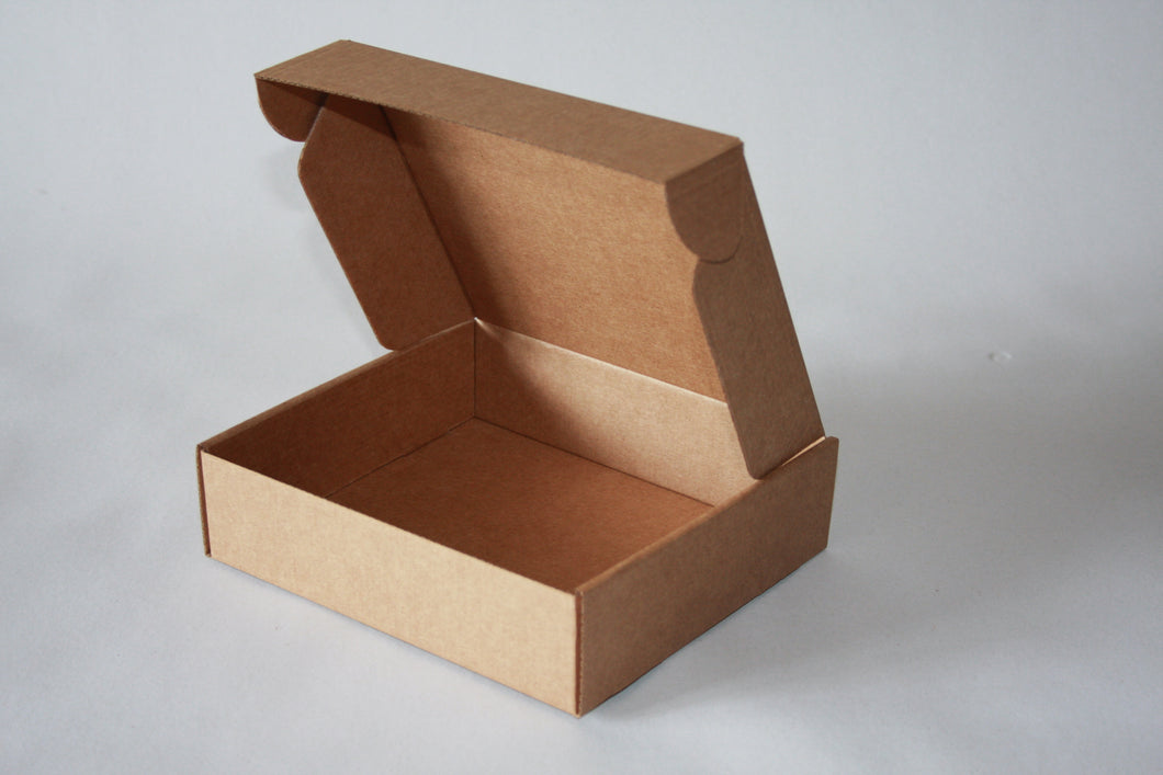 Box with folding lid (180x160x48)